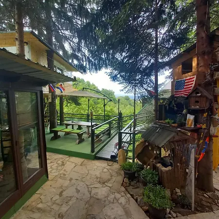 Pyramid Apartment *